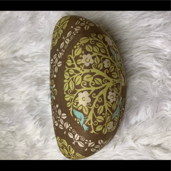 Vera Bradley Sittin in a Tree sunglasses case - Picture 2 of 6